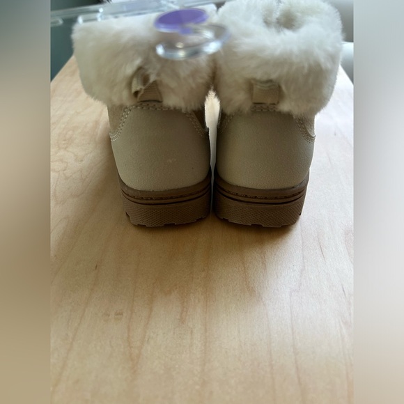 Carter’s boots toddler size 6 - Picture 2 of 5